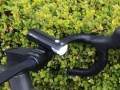 2025_Velo_Cateye_lampy_przednie_AMPP1300_EL1300RC_X99A0774_1600x1200.jpg
